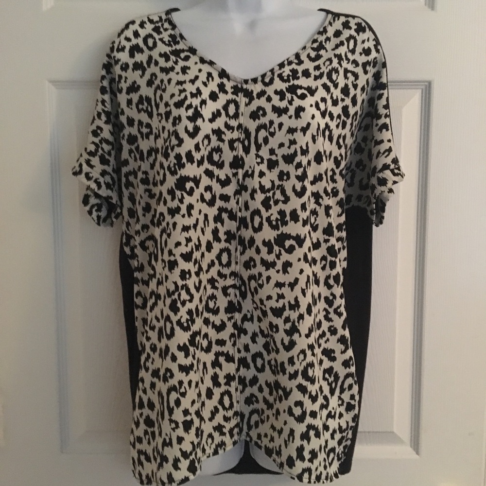 ❌ 2 womens shirts by Bobeau. L. (a bit oversized)